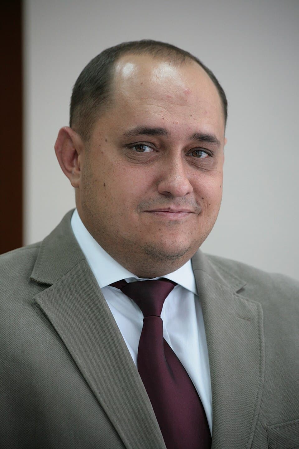 Портрет: Юрий Сапожников