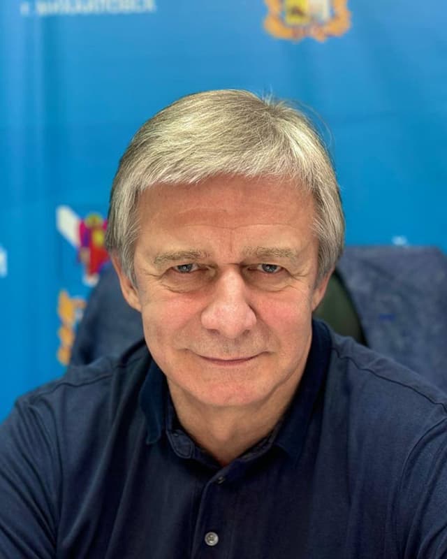 Портрет: Игорь Владимирович Серов